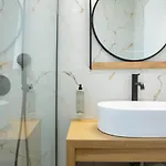 Mironi - Private Sea Access Villa *