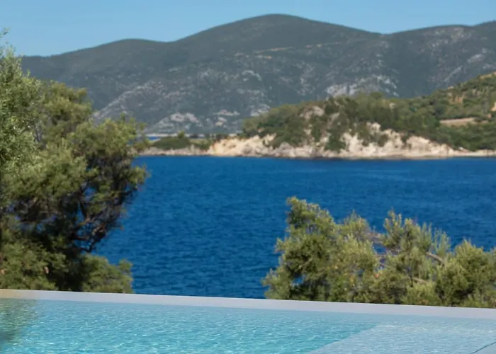 Mironi - Private Sea Access Villa