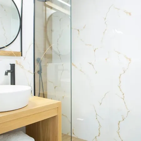 Mironi - Private Sea Access Villa *